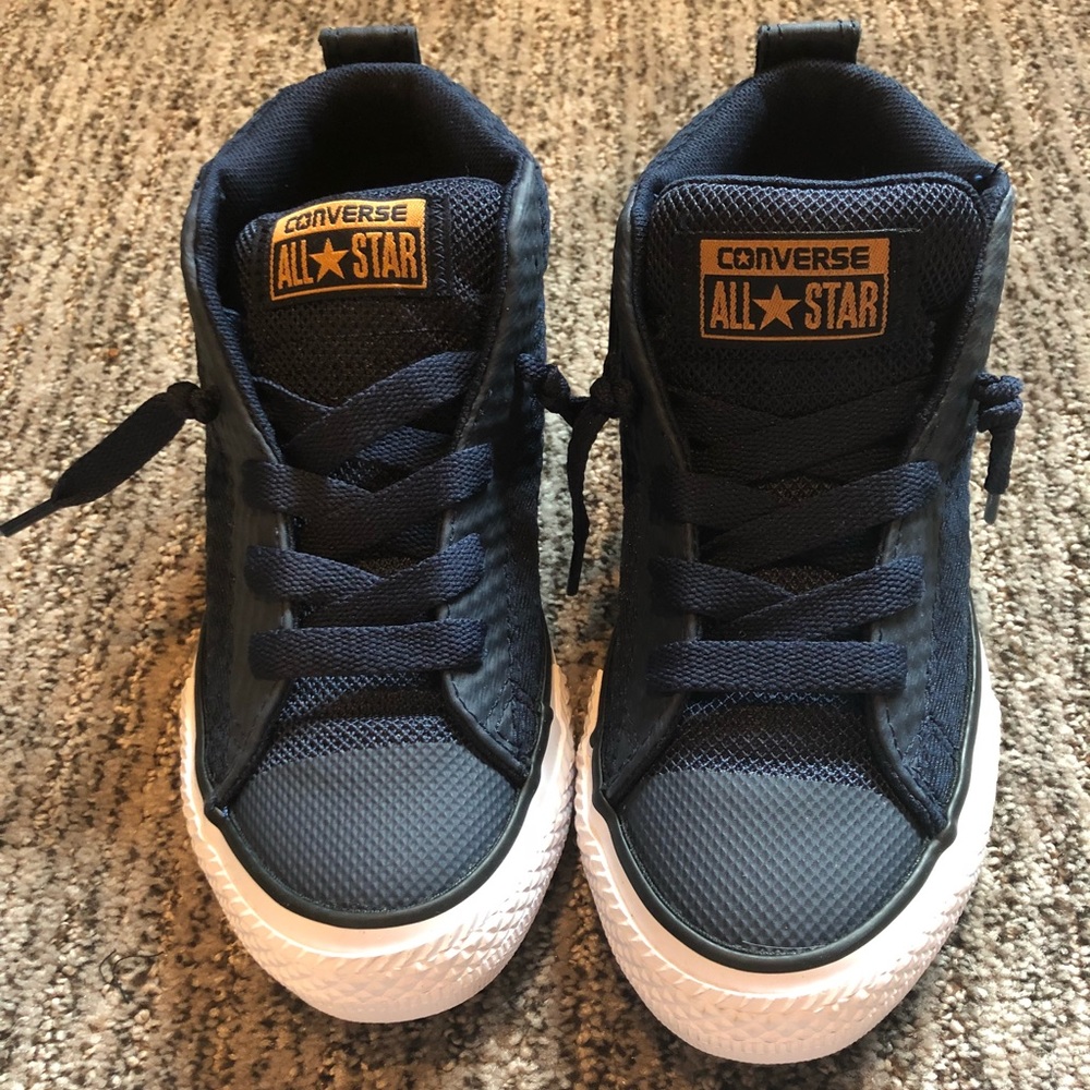 NWOB kids Converse